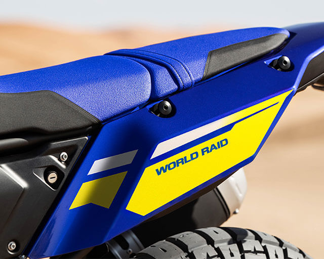 Flat rally inspired 2-piece seat                                                                                                                                                                                                                          