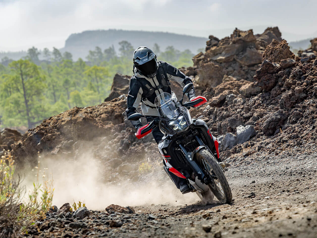 2026_xtz700d_bwp1_aus_act_006_1280x960.jpg