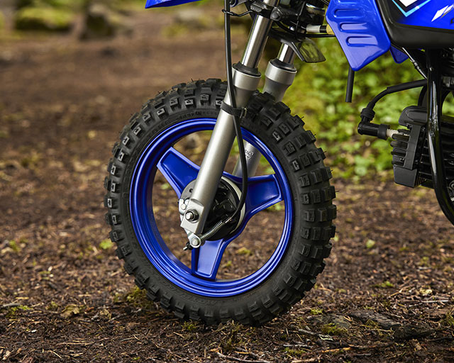 Strong 3-spoke steel wheels                                                                                                                                                                                                                               