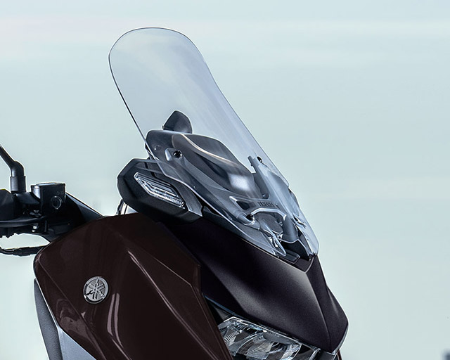 Electrically adjustable screen                                                                                                                                                                                                                            