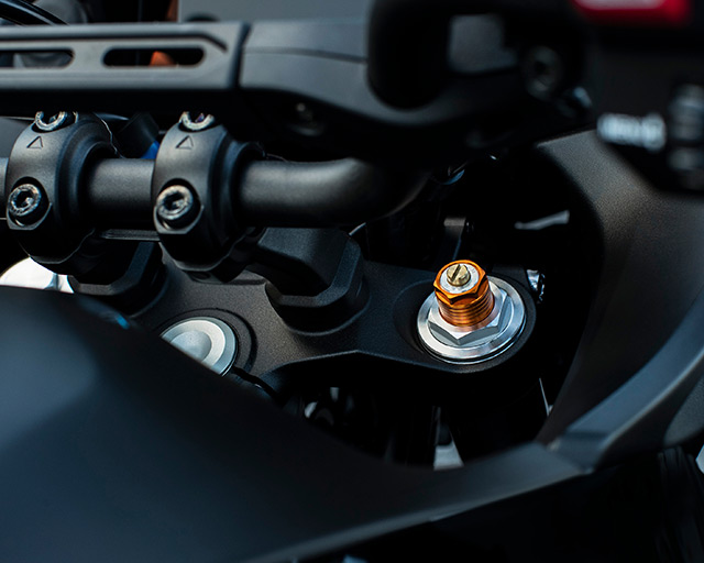 Adjustable front and rear suspension                                                                                                                                                                                                                      